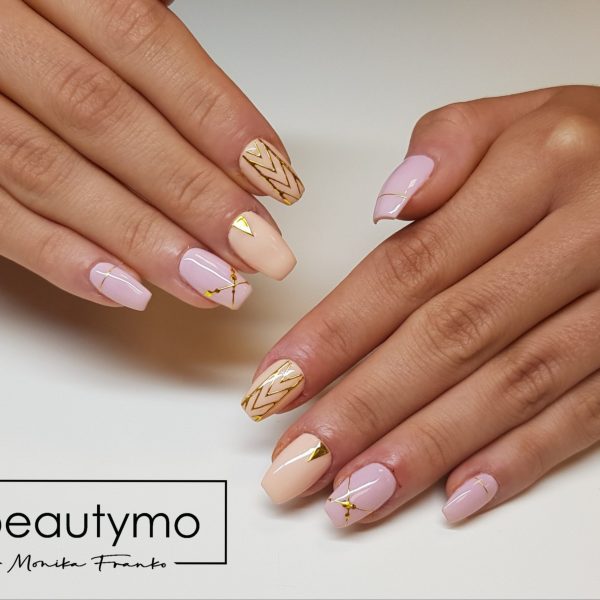 Beautymo - Dlhé ružové marhulkové nechty so zlatým vzorom - Pastelové Gélové nechty