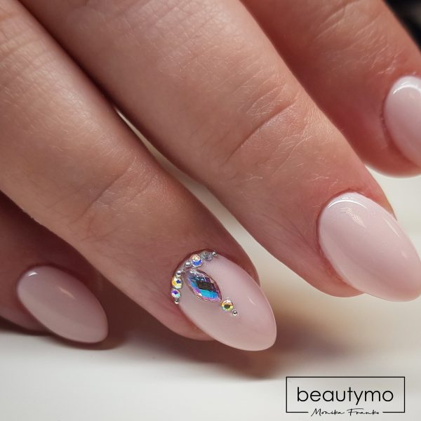 Beautymo - Ružové gélové nechty s kamienkami